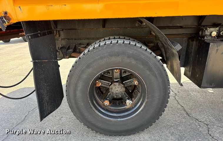 image for item DH9895 1999 International 4900 dump truck
