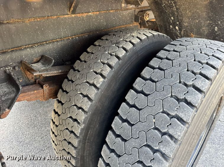 image for item DH9895 1999 International 4900 dump truck