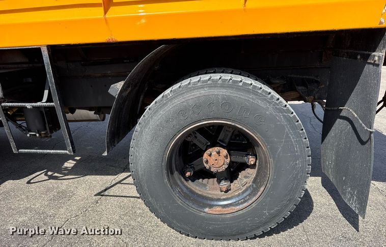 image for item DH9895 1999 International 4900 dump truck