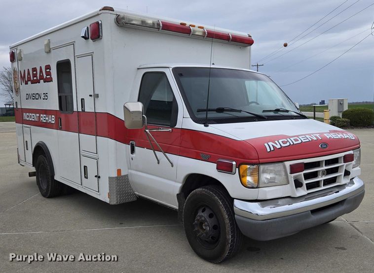 image for item DI6283 2001 Ford E350 ambulance