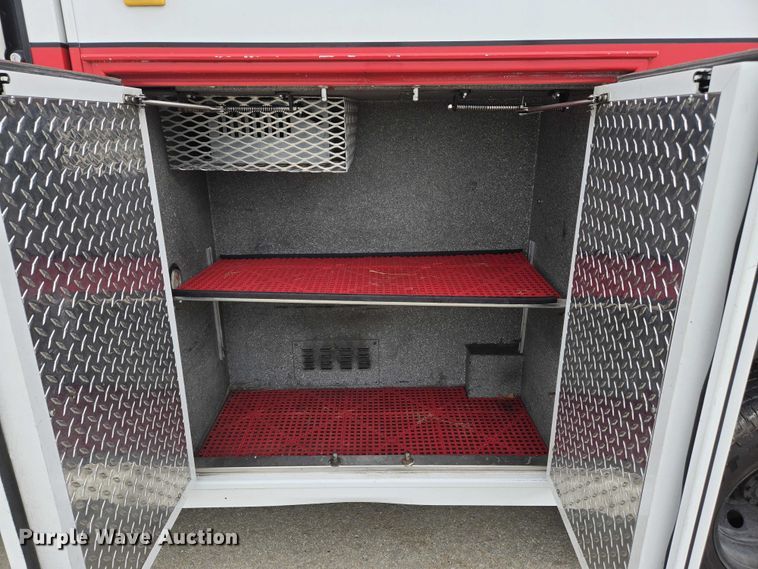 image for item DI6283 2001 Ford E350 ambulance