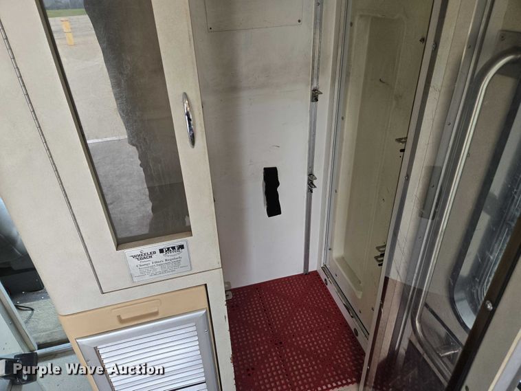 image for item DI6283 2001 Ford E350 ambulance