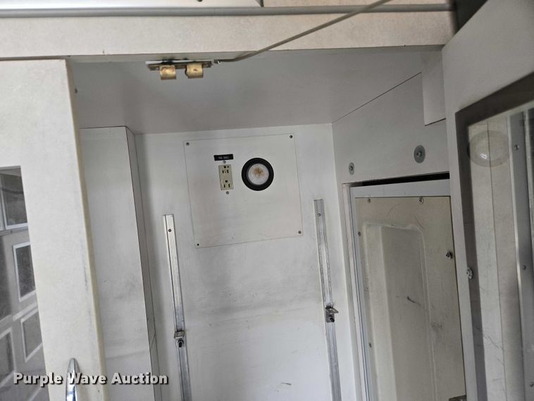 image for item DI6283 2001 Ford E350 ambulance