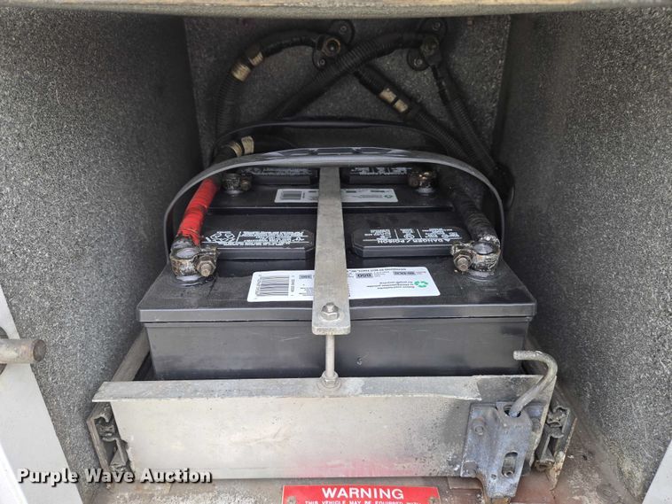 image for item DI6283 2001 Ford E350 ambulance