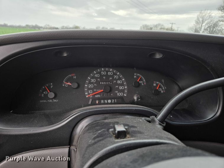 image for item DI6283 2001 Ford E350 ambulance