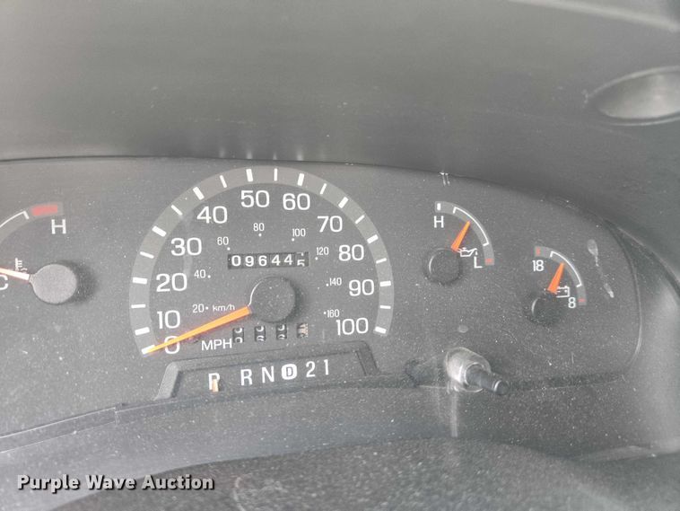 image for item DI6283 2001 Ford E350 ambulance