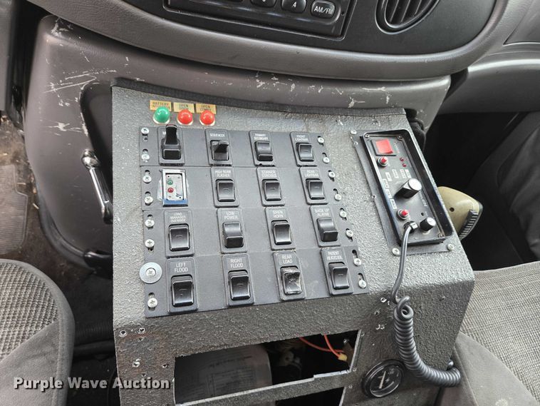 image for item DI6283 2001 Ford E350 ambulance