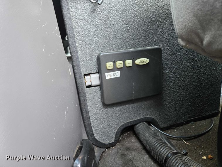 image for item DI6283 2001 Ford E350 ambulance