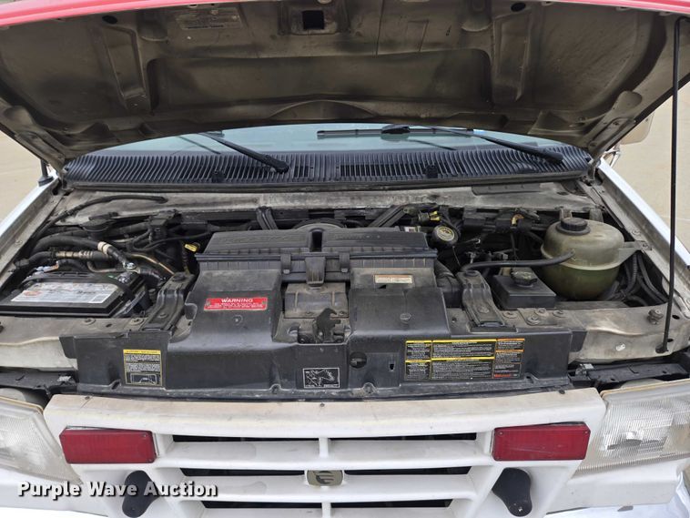 image for item DI6283 2001 Ford E350 ambulance