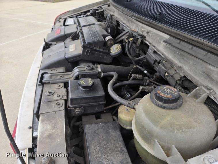 image for item DI6283 2001 Ford E350 ambulance