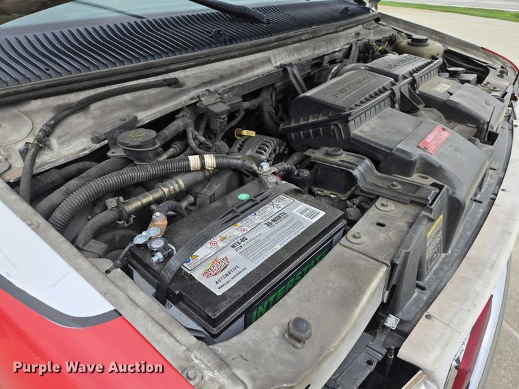 image for item DI6283 2001 Ford E350 ambulance