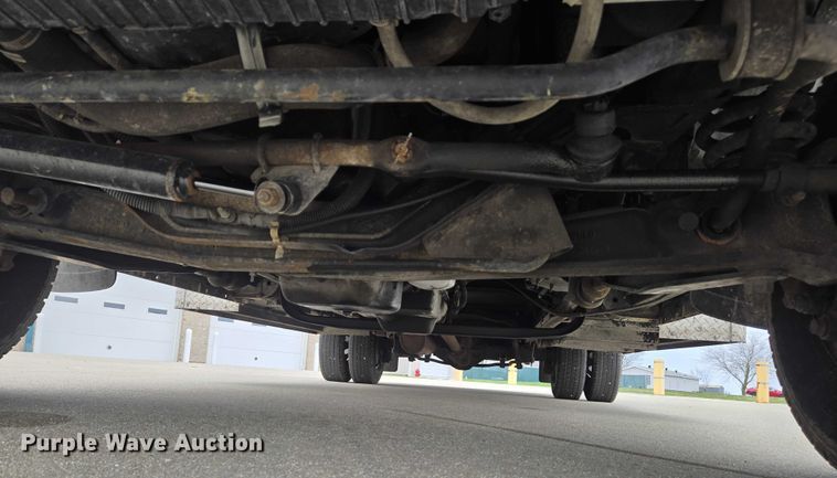 image for item DI6283 2001 Ford E350 ambulance