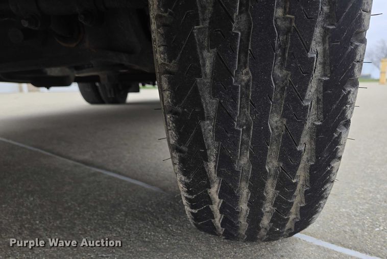 image for item DI6283 2001 Ford E350 ambulance