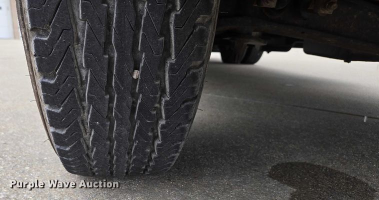 image for item DI6283 2001 Ford E350 ambulance