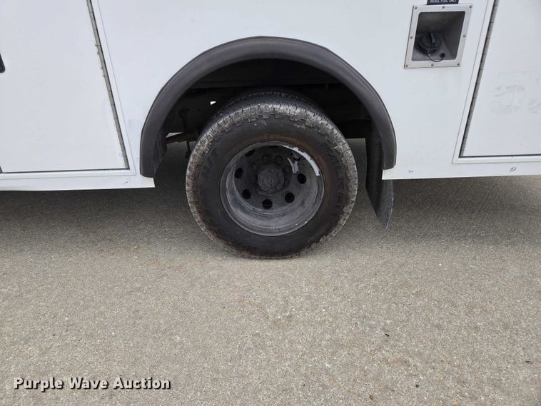 image for item DI6283 2001 Ford E350 ambulance