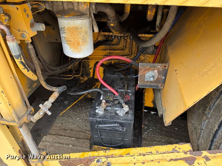 image for item DO0752 1992 Blaw-Knox PF-200 B paver