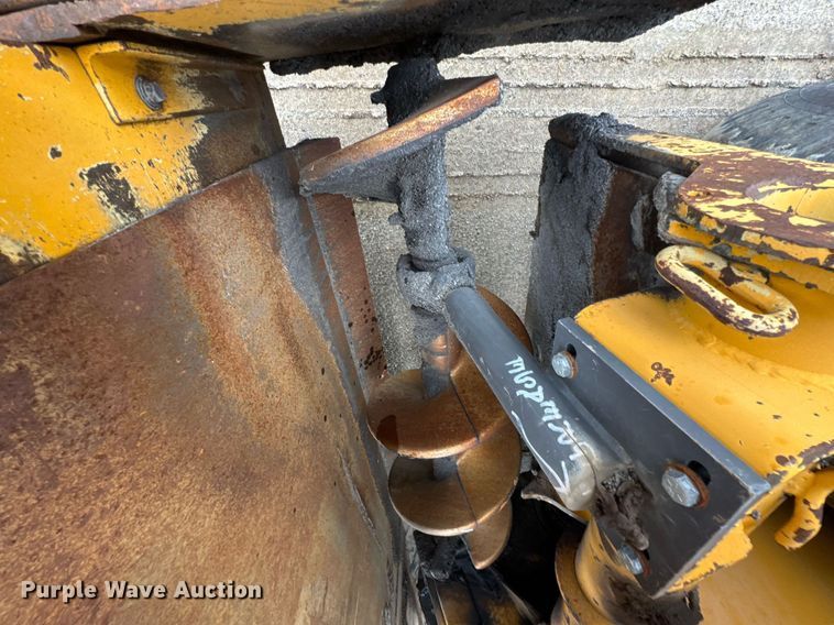 image for item DO0752 1992 Blaw-Knox PF-200 B paver