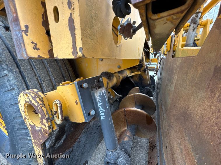 image for item DO0752 1992 Blaw-Knox PF-200 B paver