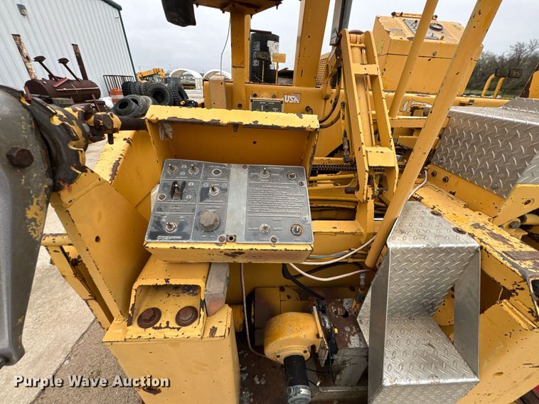 image for item DO0752 1992 Blaw-Knox PF-200 B paver