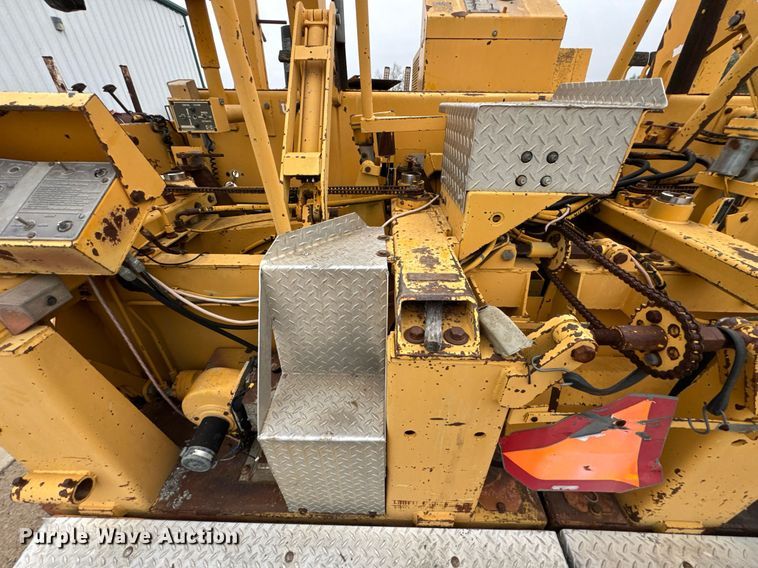 image for item DO0752 1992 Blaw-Knox PF-200 B paver