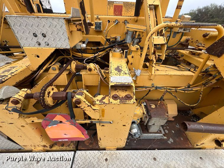 image for item DO0752 1992 Blaw-Knox PF-200 B paver