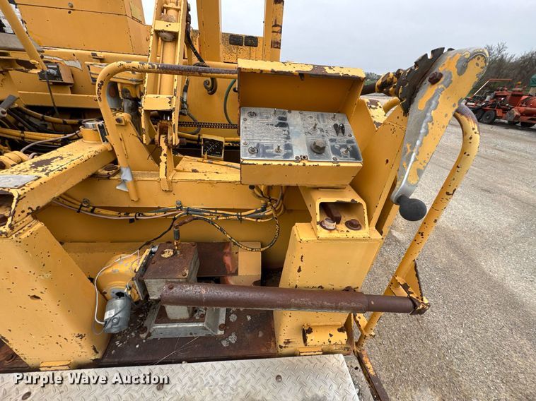 image for item DO0752 1992 Blaw-Knox PF-200 B paver