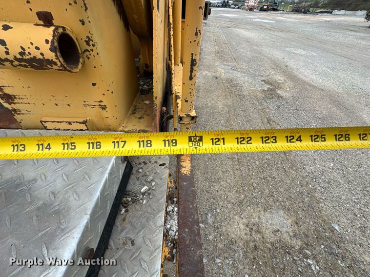 image for item DO0752 1992 Blaw-Knox PF-200 B paver