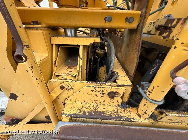 image for item DO0752 1992 Blaw-Knox PF-200 B paver