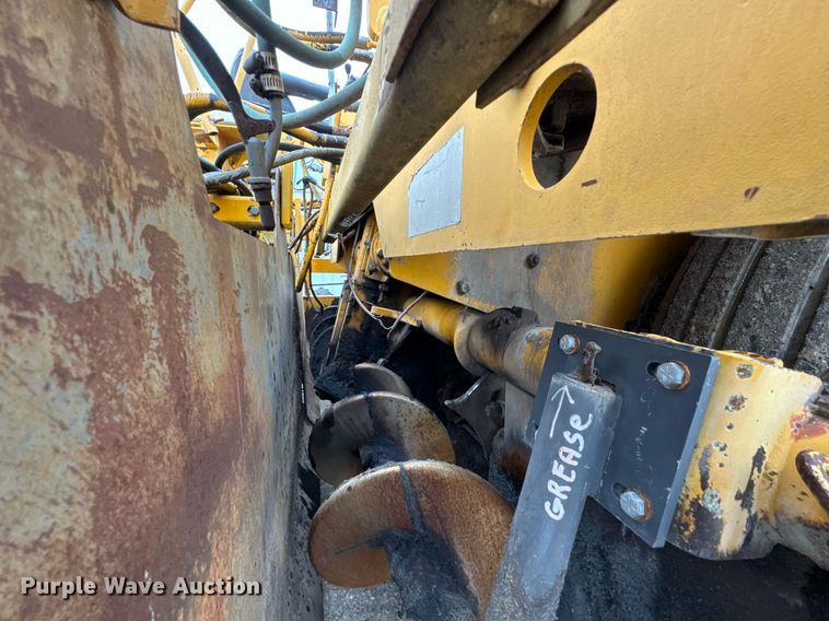 image for item DO0752 1992 Blaw-Knox PF-200 B paver