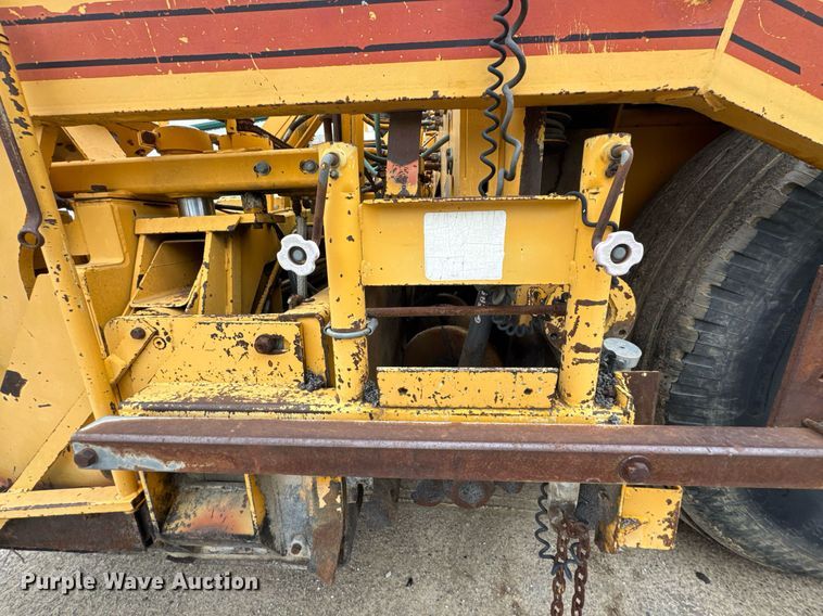 image for item DO0752 1992 Blaw-Knox PF-200 B paver