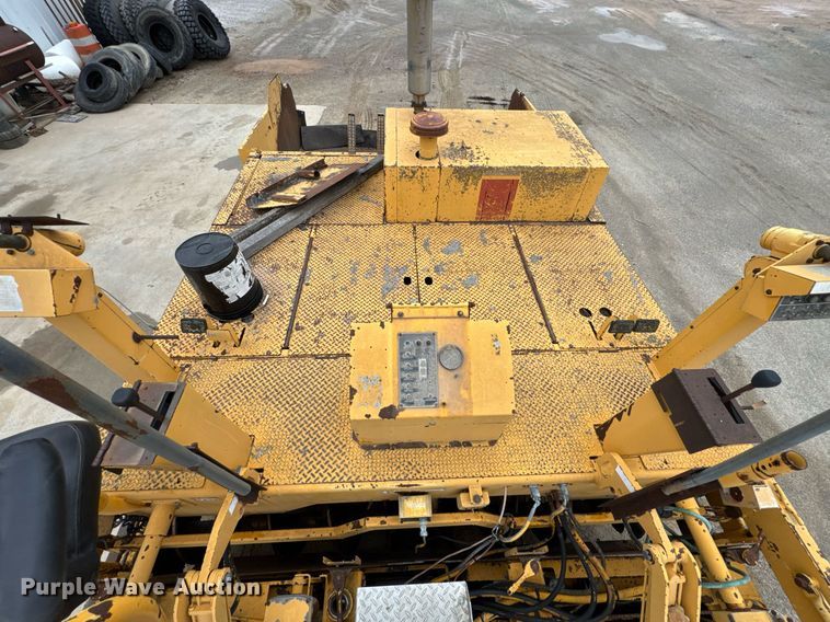 image for item DO0752 1992 Blaw-Knox PF-200 B paver