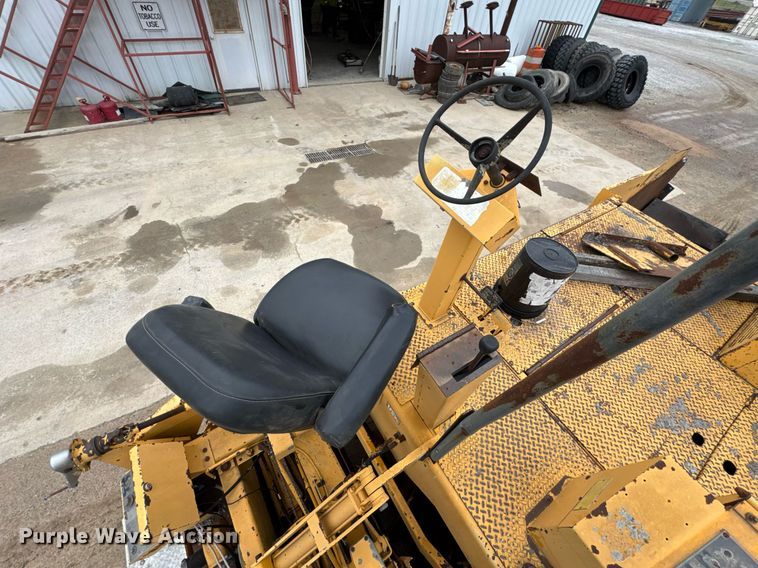 image for item DO0752 1992 Blaw-Knox PF-200 B paver