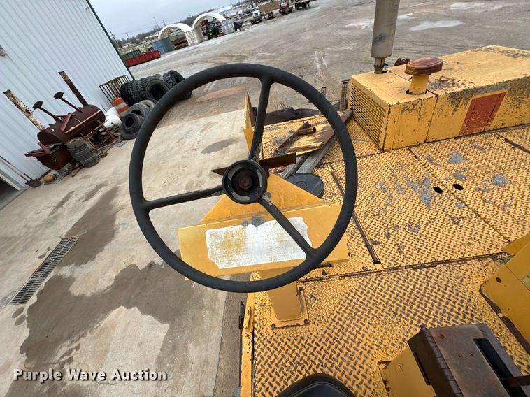 image for item DO0752 1992 Blaw-Knox PF-200 B paver