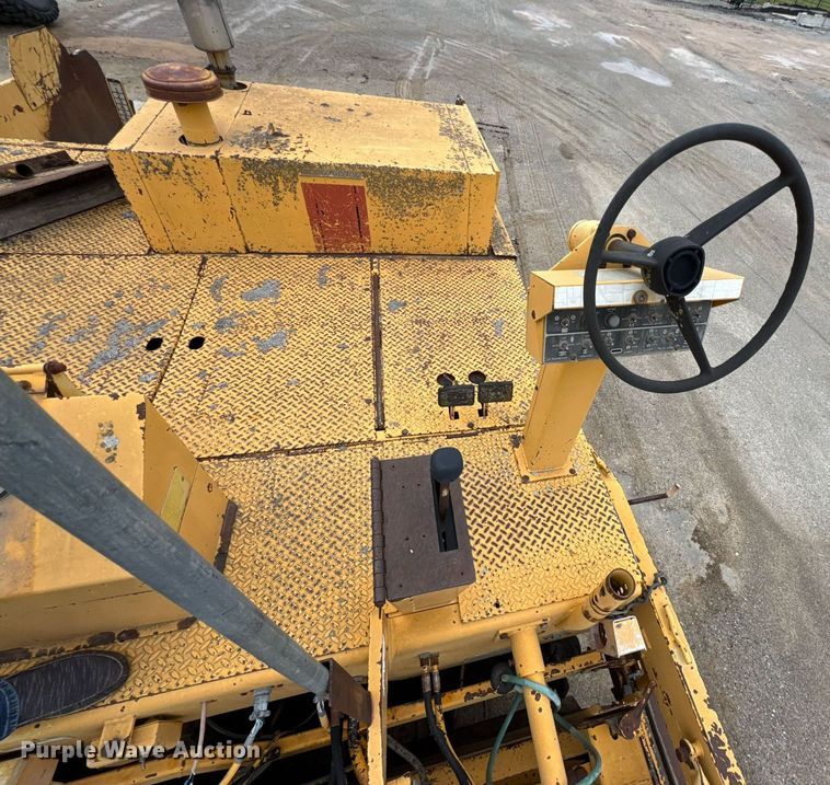 image for item DO0752 1992 Blaw-Knox PF-200 B paver