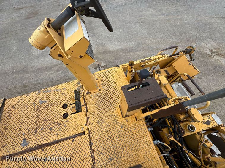 image for item DO0752 1992 Blaw-Knox PF-200 B paver