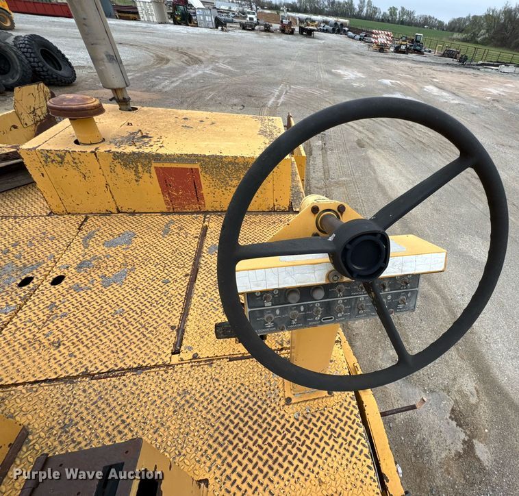 image for item DO0752 1992 Blaw-Knox PF-200 B paver