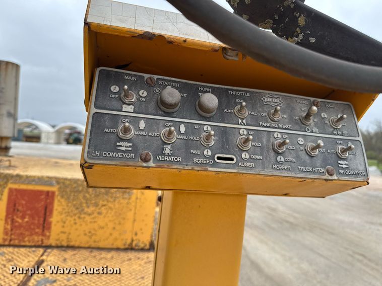 image for item DO0752 1992 Blaw-Knox PF-200 B paver