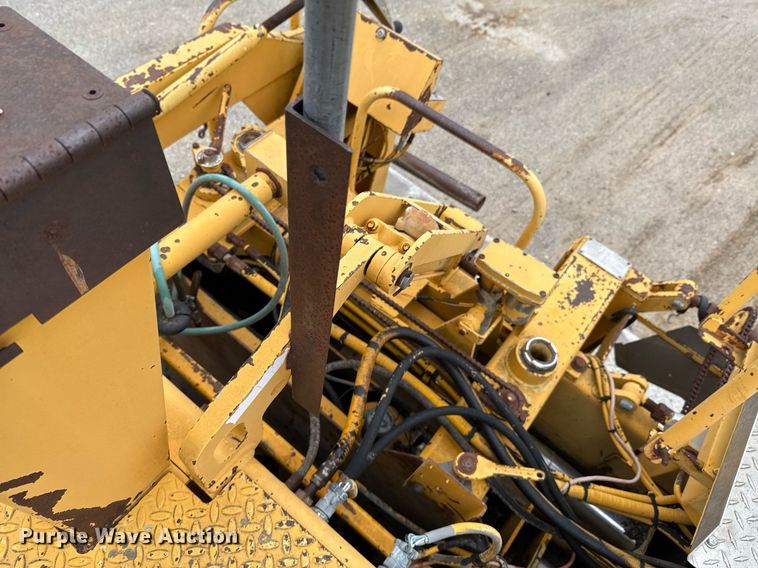 image for item DO0752 1992 Blaw-Knox PF-200 B paver