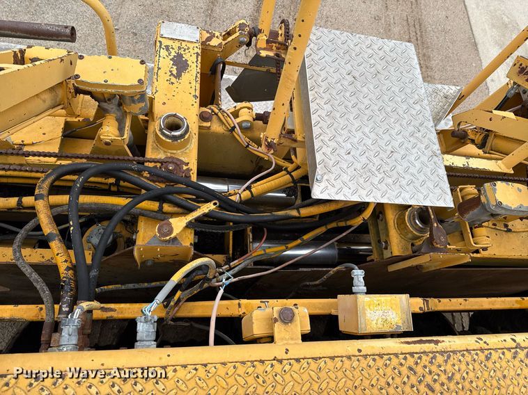 image for item DO0752 1992 Blaw-Knox PF-200 B paver