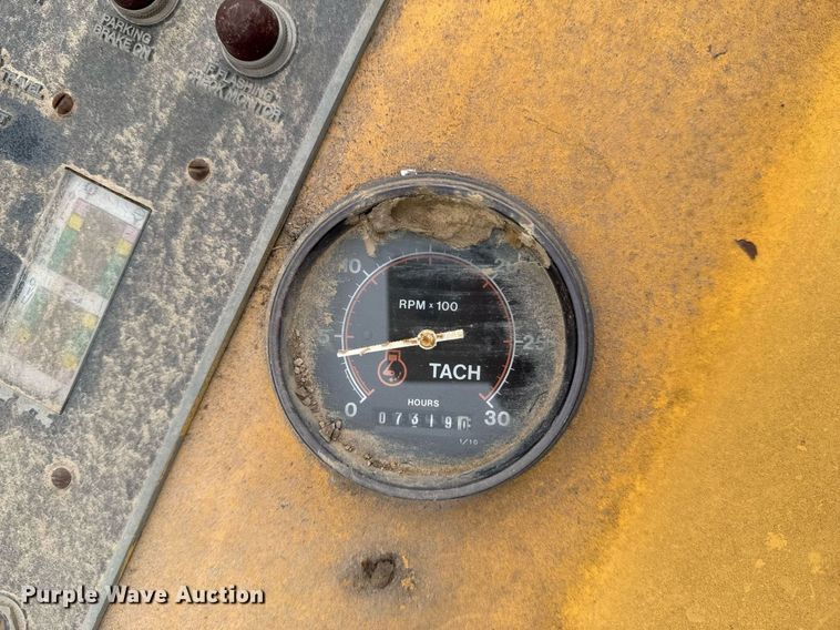 image for item DO0752 1992 Blaw-Knox PF-200 B paver