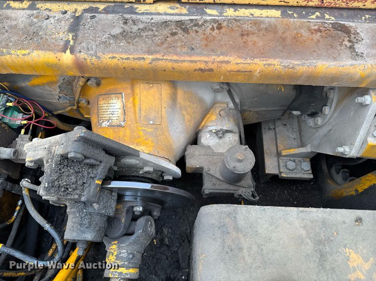 image for item DO0752 1992 Blaw-Knox PF-200 B paver