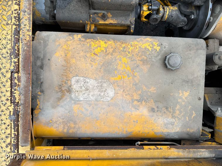 image for item DO0752 1992 Blaw-Knox PF-200 B paver