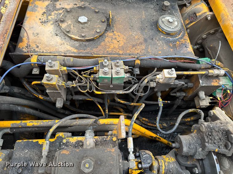 image for item DO0752 1992 Blaw-Knox PF-200 B paver