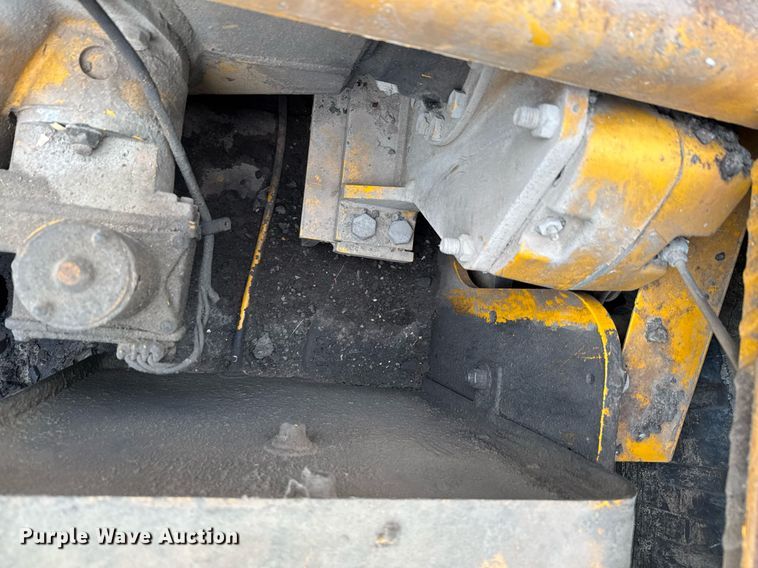 image for item DO0752 1992 Blaw-Knox PF-200 B paver