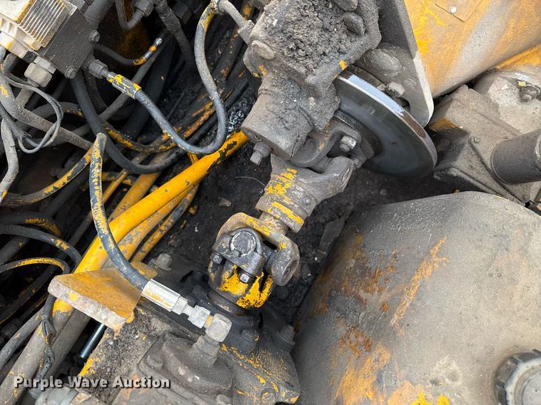 image for item DO0752 1992 Blaw-Knox PF-200 B paver