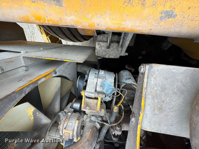 image for item DO0752 1992 Blaw-Knox PF-200 B paver