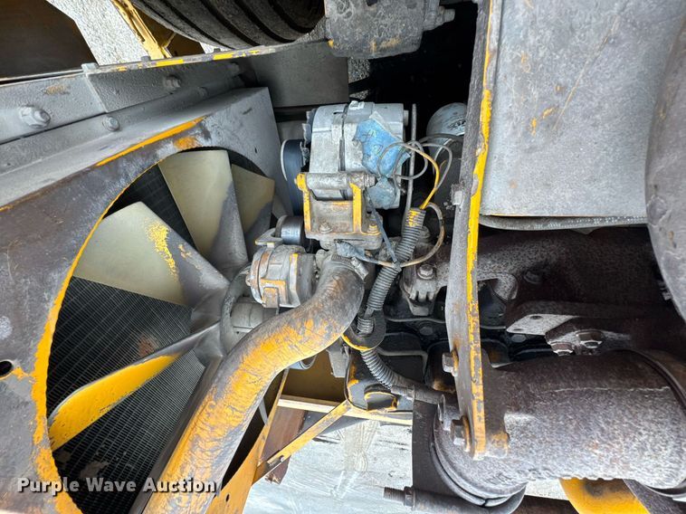 image for item DO0752 1992 Blaw-Knox PF-200 B paver