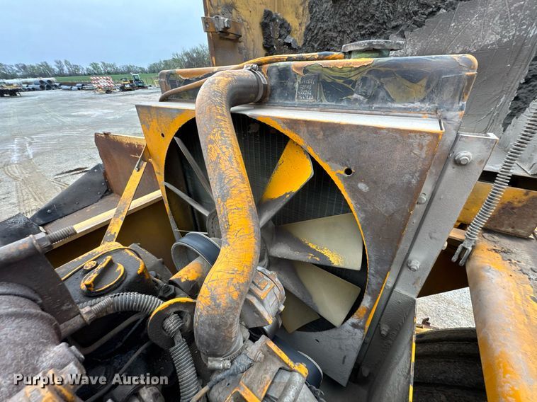 image for item DO0752 1992 Blaw-Knox PF-200 B paver