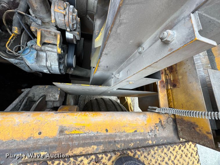 image for item DO0752 1992 Blaw-Knox PF-200 B paver