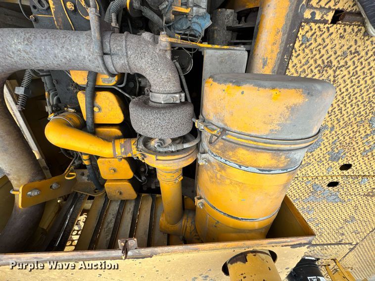 image for item DO0752 1992 Blaw-Knox PF-200 B paver